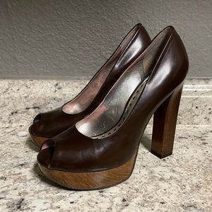 LIKE NEW Gianni Bini GOTHAM201 Style Brown Chunky Heel in size 6